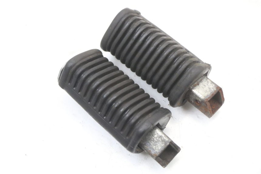 photo de ZESTAW TYLNYCH PODNÓŻKÓW HYOSUNG GV AQUILA 125 (2000 - 2009) - Szczegół części