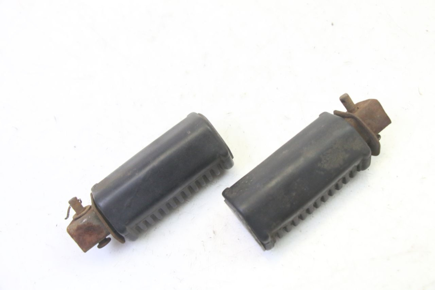 photo de ZESTAW TYLNYCH PODNÓŻKÓW HYOSUNG GV AQUILA 125 (2000 - 2009) - Inny kąt widzenia