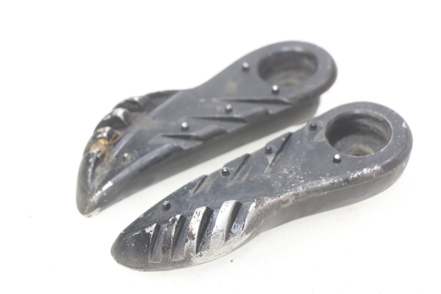 photo de ZESTAW TYLNYCH PODNÓŻKÓW MBK BOOSTER SPIRIT 50 (2004 - 2017) - Inny kąt widzenia