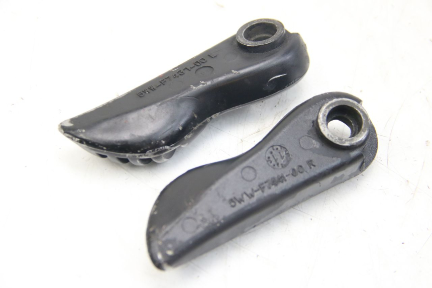 photo de ZESTAW TYLNYCH PODNÓŻKÓW MBK BOOSTER SPIRIT 50 (2004 - 2017) - Szczegół części