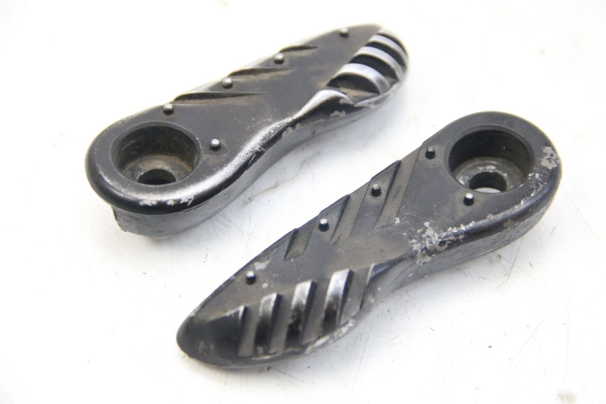 photo de ZESTAW TYLNYCH PODNÓŻKÓW MBK BOOSTER SPIRIT 50 (2004 - 2017) - Zoom stanu zużycia