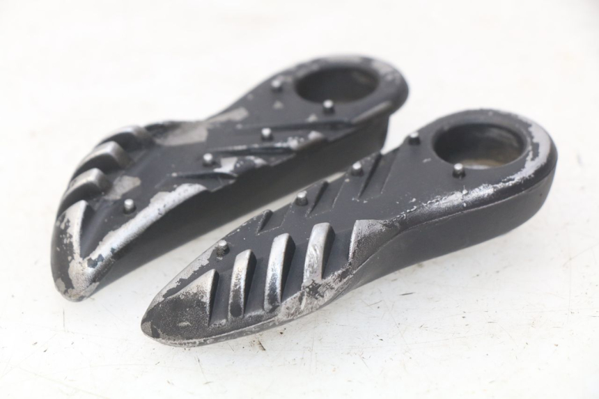 photo de ZESTAW TYLNYCH PODNÓŻKÓW MBK BOOSTER SPIRIT NAKED 50 (2004 - 2017) - Widok główny