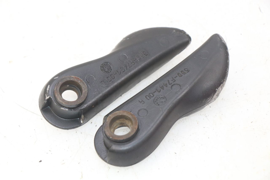 photo de ZESTAW TYLNYCH PODNÓŻKÓW MBK BOOSTER SPIRIT NAKED 50 (2004 - 2017) - Szczegół części