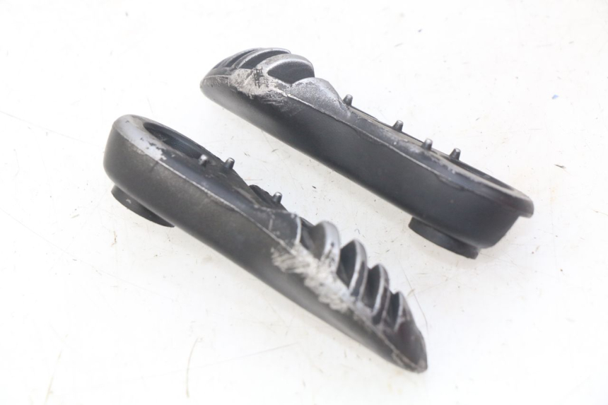 photo de ZESTAW TYLNYCH PODNÓŻKÓW MBK BOOSTER SPIRIT NAKED 50 (2004 - 2017) - Zoom stanu zużycia