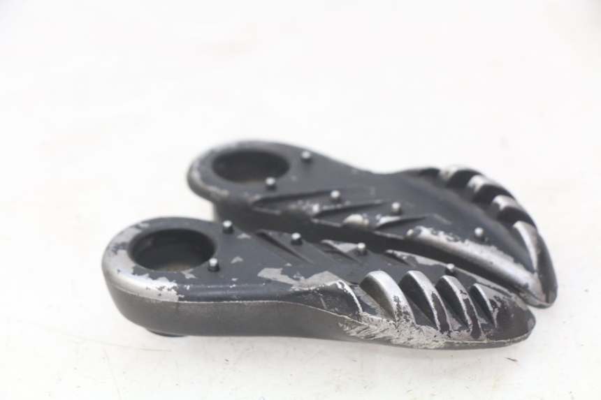 photo de ZESTAW TYLNYCH PODNÓŻKÓW MBK BOOSTER SPIRIT NAKED 50 (2004 - 2017) - Inny kąt widzenia