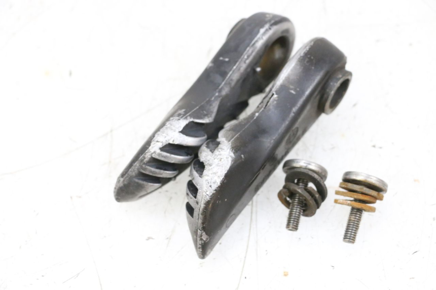 photo de ZESTAW TYLNYCH PODNÓŻKÓW MBK BOOSTER SPIRIT NAKED 50 (2004 - 2017) - Inny kąt widzenia