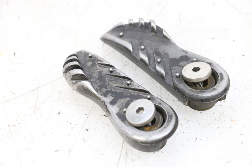 photo de ZESTAW TYLNYCH PODNÓŻKÓW MBK BOOSTER SPIRIT NAKED 50 (2004 - 2017) - Część sprawdzona