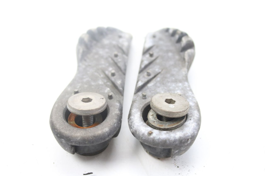 photo de ZESTAW TYLNYCH PODNÓŻKÓW YAMAHA BW'S EASY 50 (2013 - 2016) - Szczegół części