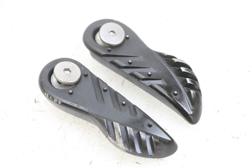 photo de ZESTAW TYLNYCH PODNÓŻKÓW YAMAHA BW'S EASY 50 (2013 - 2016) - Widok główny