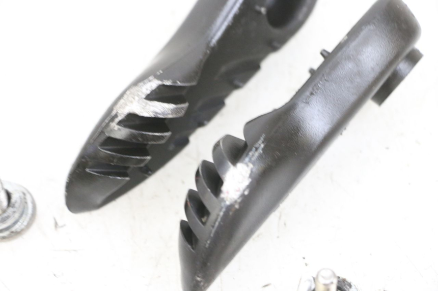 photo de ZESTAW TYLNYCH PODNÓŻKÓW YAMAHA BW'S EASY 50 (2013 - 2016) - Zoom stanu zużycia