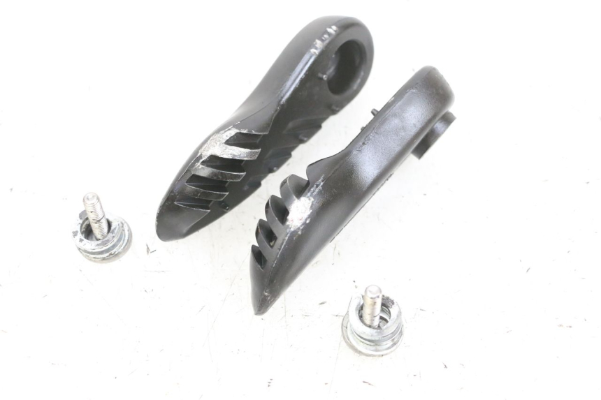 photo de ZESTAW TYLNYCH PODNÓŻKÓW YAMAHA BW'S EASY 50 (2013 - 2016) - Inny kąt widzenia