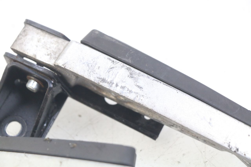 photo de ZESTAW TYLNYCH PODNÓŻKÓW PEUGEOT CITYSTAR 125 (2011 - 2017) - Zoom stanu zużycia