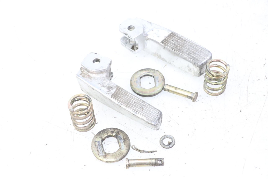 photo de ZESTAW TYLNYCH PODNÓŻKÓW DAELIM BESBI 125 (2007 - 2008) - Widok główny