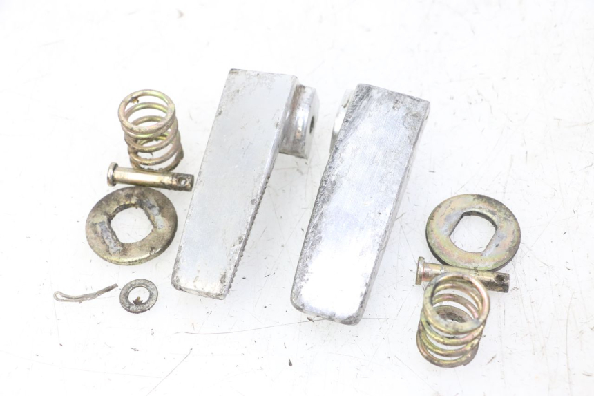 photo de ZESTAW TYLNYCH PODNÓŻKÓW DAELIM BESBI 125 (2007 - 2008) - Punkty mocowania