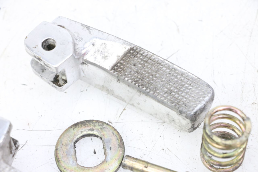 photo de ZESTAW TYLNYCH PODNÓŻKÓW DAELIM BESBI 125 (2007 - 2008) - Część sprawdzona