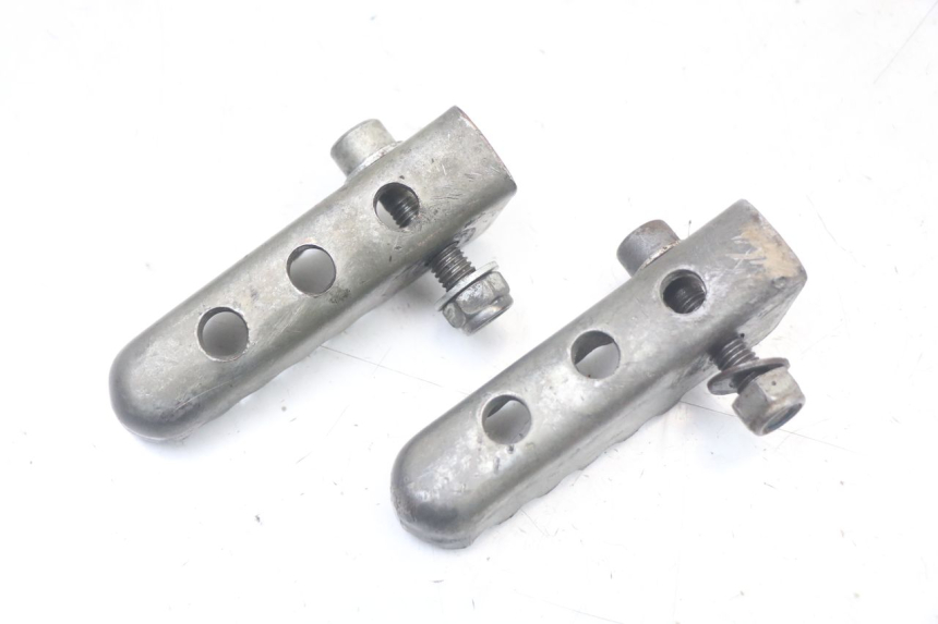 photo de ZESTAW TYLNYCH PODNÓŻKÓW DERBI SENDA SM DRD X-TREME 50 (2011 - 2017) - Zbliżenie techniczne