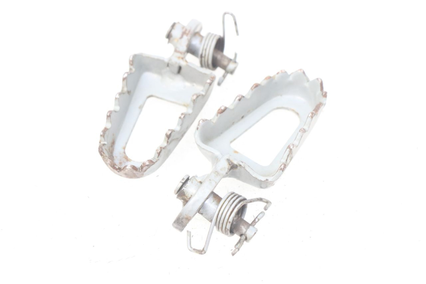 photo de ZESTAW TYLNYCH PODNÓŻKÓW LONCIN DIRT BIKE 125 - Inny kąt widzenia