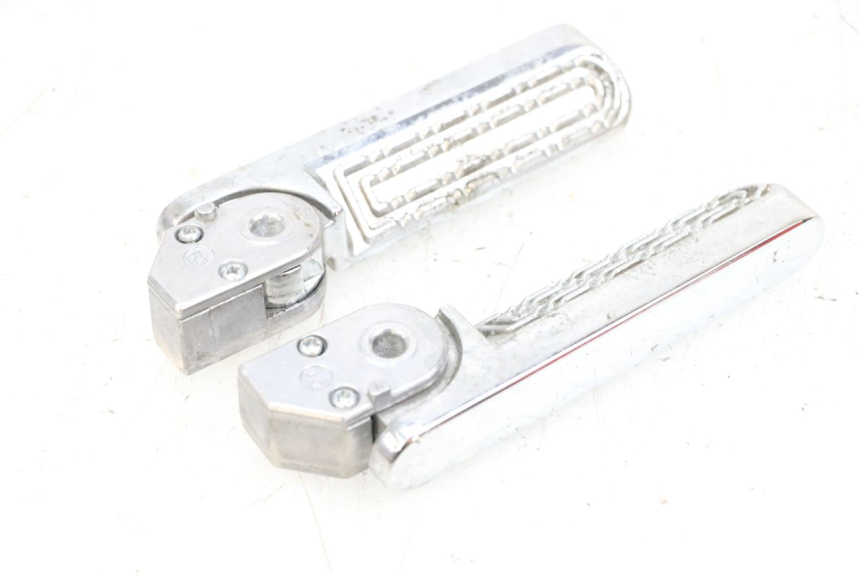 photo de ZESTAW TYLNYCH PODNÓŻKÓW SEGWAY NINEBOT E125S 1 (2022 - 2026) - Zbliżenie techniczne