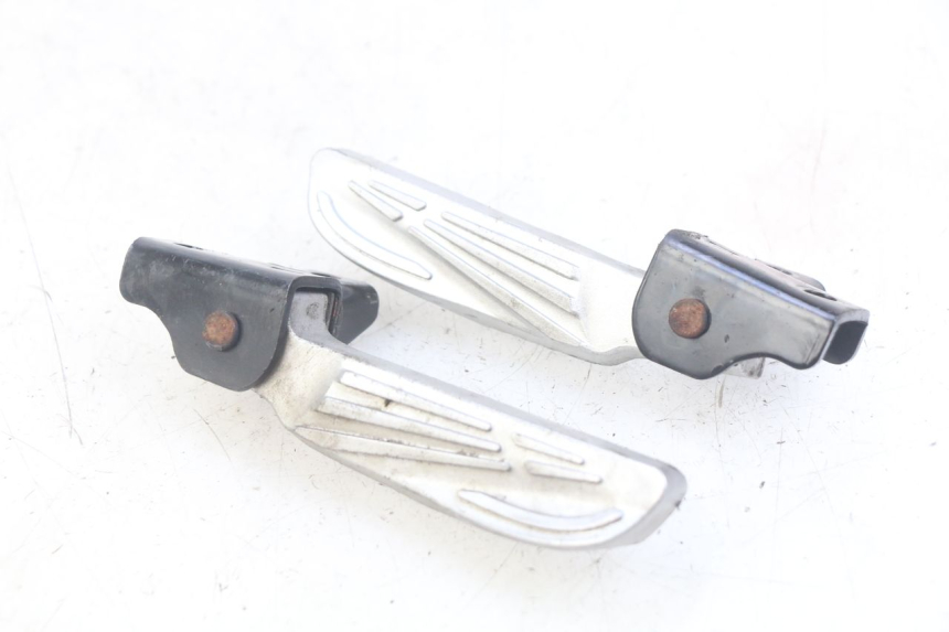 photo de ZESTAW TYLNYCH PODNÓŻKÓW SYM FIDDLE 3 III 125 (2014 - 2020) - Widok główny