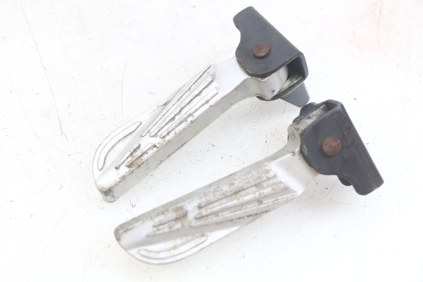 photo de ZESTAW TYLNYCH PODNÓŻKÓW SYM FIDDLE 3 III 125 (2014 - 2020) - Widok główny