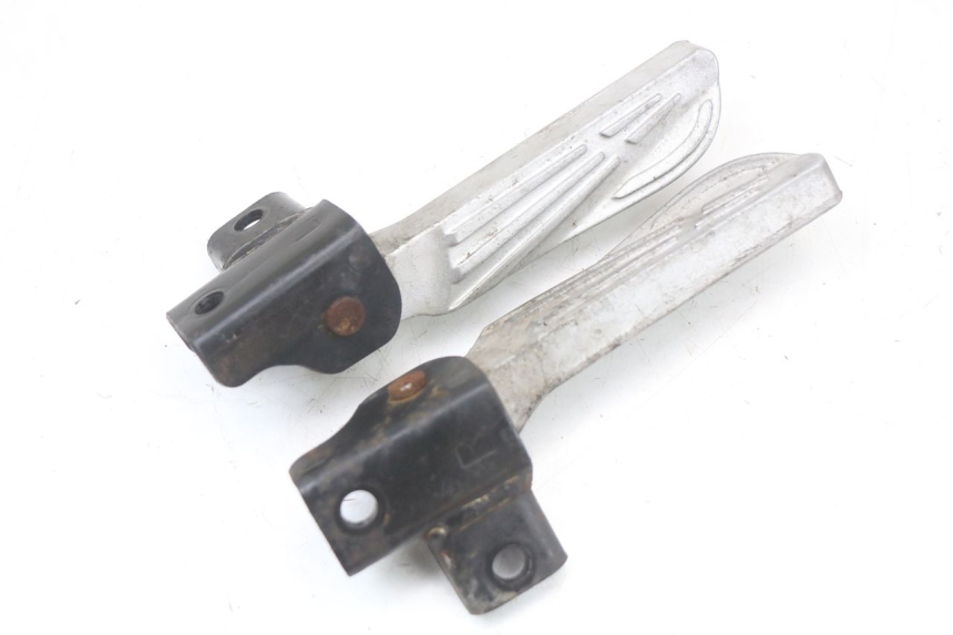 photo de ZESTAW TYLNYCH PODNÓŻKÓW SYM FIDDLE 3 III 50 (2014 - 2020) - Zbliżenie techniczne