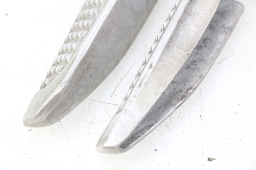 photo de ZESTAW TYLNYCH PODNÓŻKÓW HONDA FORZA 125 (2015 - 2016) - Szczegół części