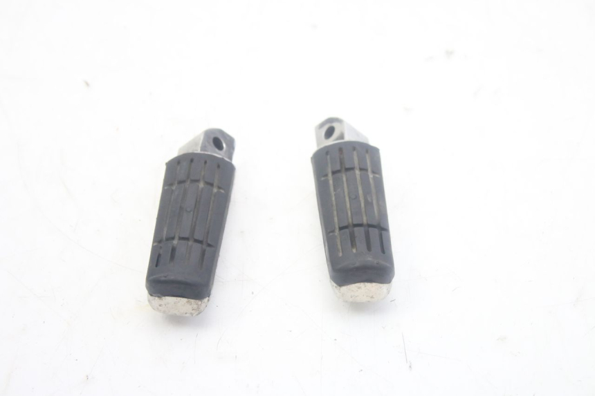 photo de ZESTAW TYLNYCH PODNÓŻKÓW YAMAHA FZS FAZER 600 (1998 - 2001) - Inny kąt widzenia