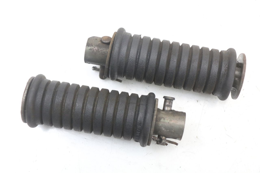 photo de ZESTAW TYLNYCH PODNÓŻKÓW SUZUKI GSX E 250 (1982 - 1983) - Widok główny