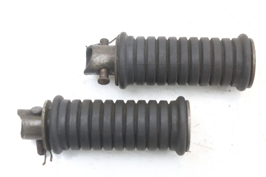 photo de ZESTAW TYLNYCH PODNÓŻKÓW SUZUKI GSX E 250 (1982 - 1983) - Zoom stanu zużycia