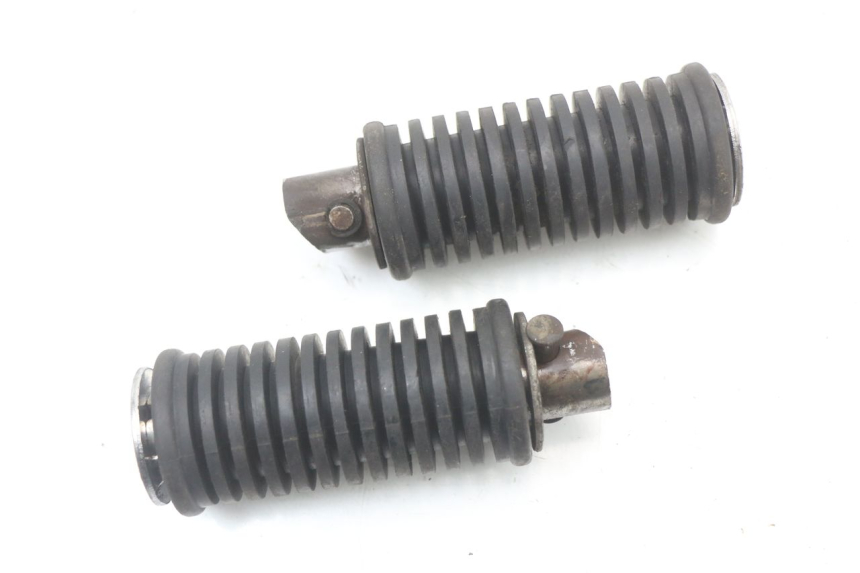 photo de ZESTAW TYLNYCH PODNÓŻKÓW SUZUKI GZ MARAUDER 125 (1998 - 2004) - Widok główny