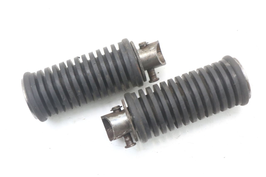 photo de ZESTAW TYLNYCH PODNÓŻKÓW SUZUKI GZ MARAUDER 125 (1998 - 2004) - Szczegół części