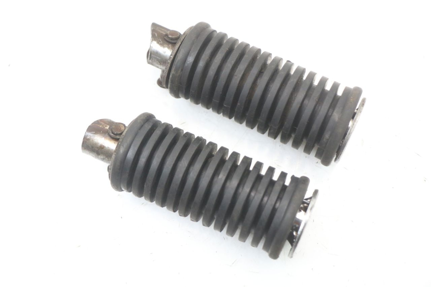 photo de ZESTAW TYLNYCH PODNÓŻKÓW SUZUKI GZ MARAUDER 125 (1998 - 2004) - Inny kąt widzenia