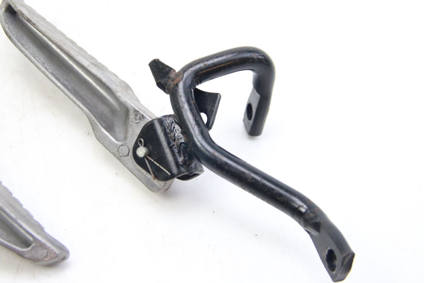 photo de ZESTAW TYLNYCH PODNÓŻKÓW REVATTO IMPERATOR 125 (2007 - 2015) - Zbliżenie techniczne