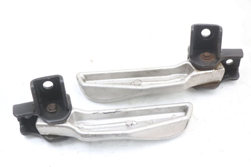 photo de ZESTAW TYLNYCH PODNÓŻKÓW SYM JET 14 4T 50 (2018 - 2022) - Inny kąt widzenia