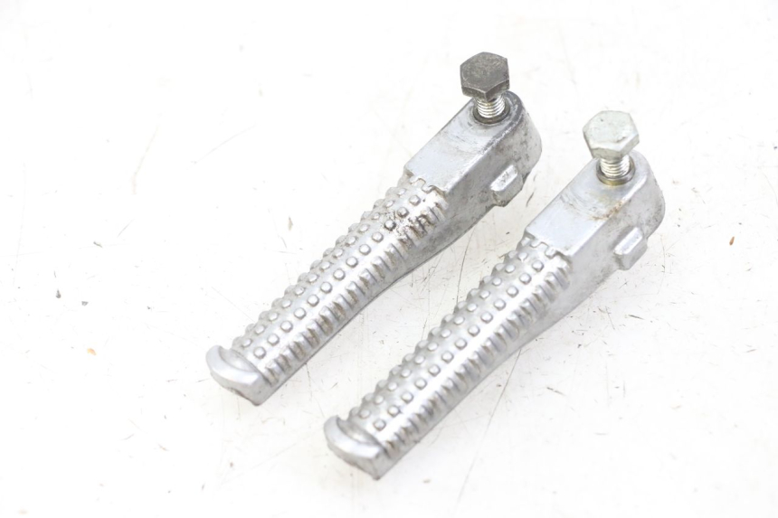 photo de ZESTAW TYLNYCH PODNÓŻKÓW PEUGEOT JET FORCE CARBU 50 (2003 - 2016) - Widok główny