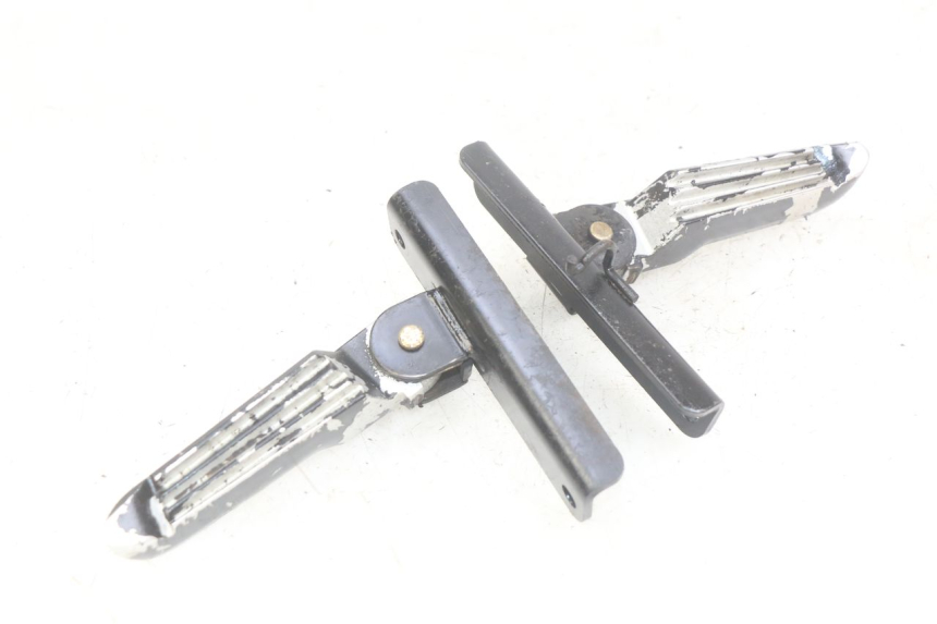 photo de ZESTAW TYLNYCH PODNÓŻKÓW SYM JET SPORT XR 50 (2006 - 2015) - Widok główny