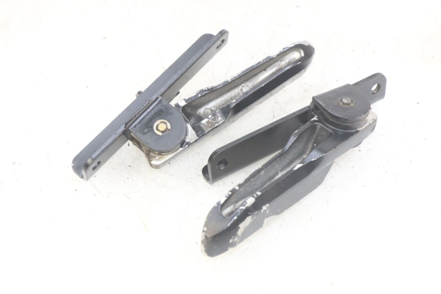 photo de ZESTAW TYLNYCH PODNÓŻKÓW SYM JET SPORT XR 50 (2006 - 2015) - Szczegół części