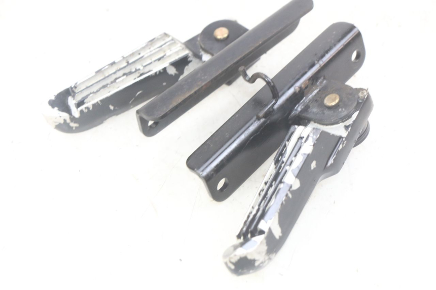 photo de ZESTAW TYLNYCH PODNÓŻKÓW SYM JET SPORT XR 50 (2006 - 2015) - Zoom stanu zużycia