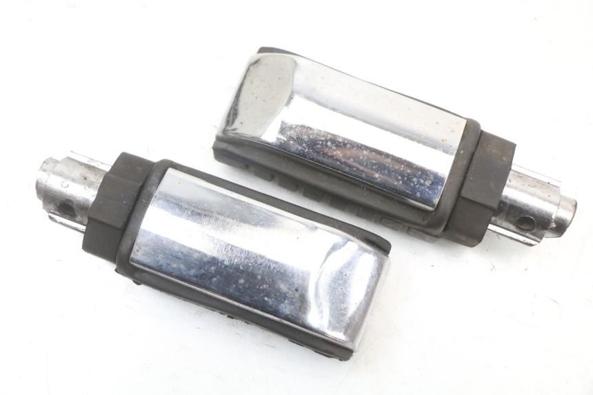 photo de ZESTAW TYLNYCH PODNÓŻKÓW JINLUN JL HIGHLANDER 125 (2007 - 2015) - Inny kąt widzenia