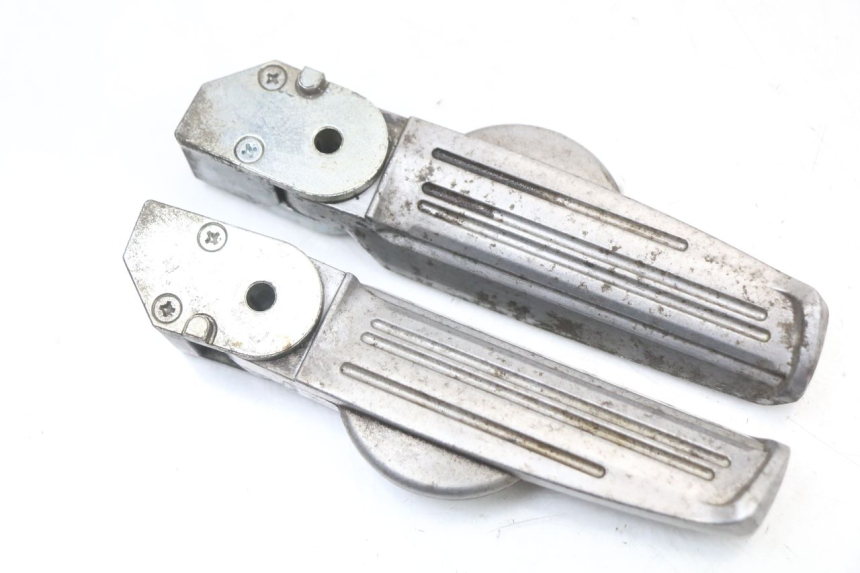 photo de ZESTAW TYLNYCH PODNÓŻKÓW SYM JOYRIDE EVO 125 (2009 - 2016) - Inny kąt widzenia