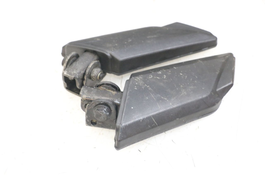 photo de ZESTAW TYLNYCH PODNÓŻKÓW PEUGEOT KISBEE 4T 50 (2010 - 2017) - Zoom stanu zużycia