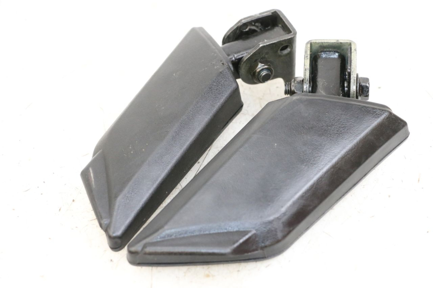 photo de ZESTAW TYLNYCH PODNÓŻKÓW PEUGEOT KISBEE 4T 50 (2018 - 2022) - Inny kąt widzenia