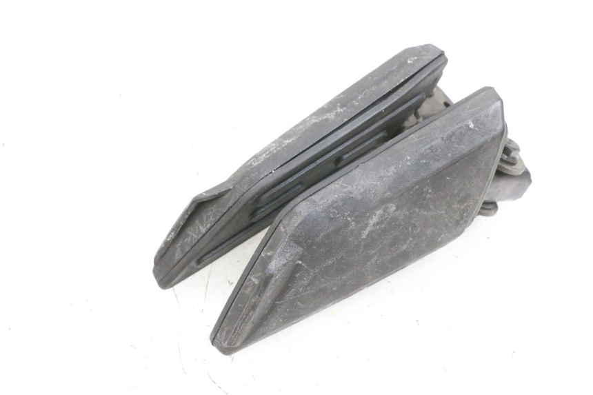 photo de ZESTAW TYLNYCH PODNÓŻKÓW PEUGEOT KISBEE 4T 50 (2010 - 2017) - Szczegół części