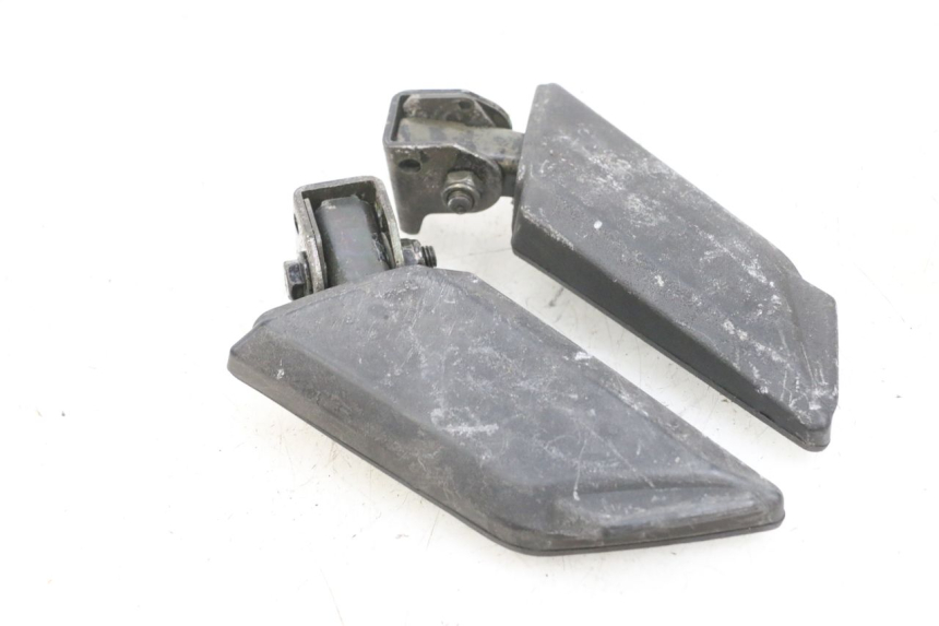 photo de ZESTAW TYLNYCH PODNÓŻKÓW PEUGEOT KISBEE 4T 50 (2010 - 2017) - Inny kąt widzenia