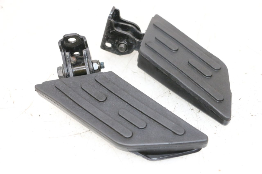 photo de ZESTAW TYLNYCH PODNÓŻKÓW PEUGEOT KISBEE 4T 50 (2010 - 2017) - Widok główny