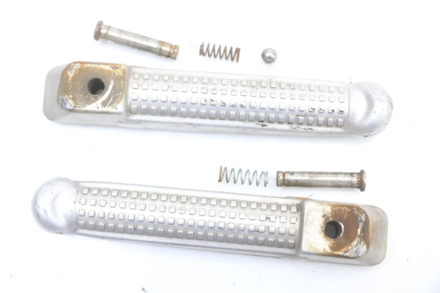 photo de ZESTAW TYLNYCH PODNÓŻKÓW RENAULT KOURANOS 125 (2001 - 2004) - Widok główny