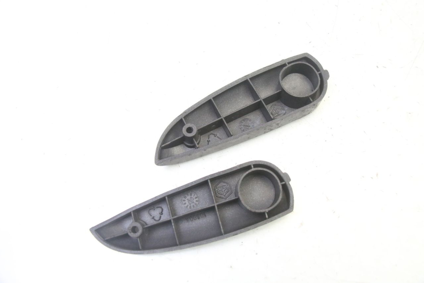 photo de ZESTAW TYLNYCH PODNÓŻKÓW PIAGGIO LIBERTY 4T 50 (2009 - 2015) - Zoom stanu zużycia