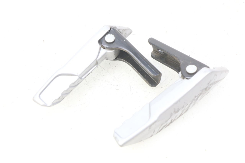 photo de ZESTAW TYLNYCH PODNÓŻKÓW PIAGGIO LIBERTY IGET 4T 50 (2015 - 2020) - Widok główny