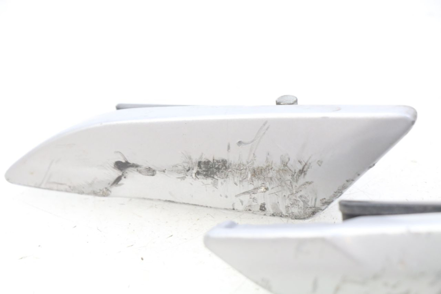 photo de ZESTAW TYLNYCH PODNÓŻKÓW PIAGGIO LIBERTY IGET 4T 50 (2015 - 2020) - Zoom stanu zużycia