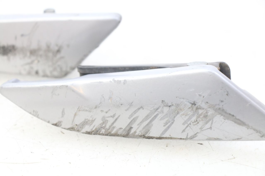 photo de ZESTAW TYLNYCH PODNÓŻKÓW PIAGGIO LIBERTY IGET 4T 50 (2015 - 2020) - Inny kąt widzenia